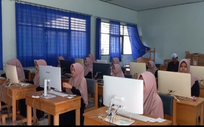 Santri dan Santriwati Ponpes Nurul Muhibbin Ilung Ikuti TKA di MAN 3 HST Selama Empat Hari