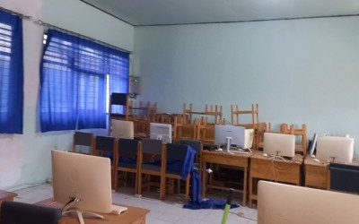 Pengecatan Dinding dan Plafon Laboratorium Komputer MAN 3 HST Tingkatkan Kenyamanan Praktikum Siswa